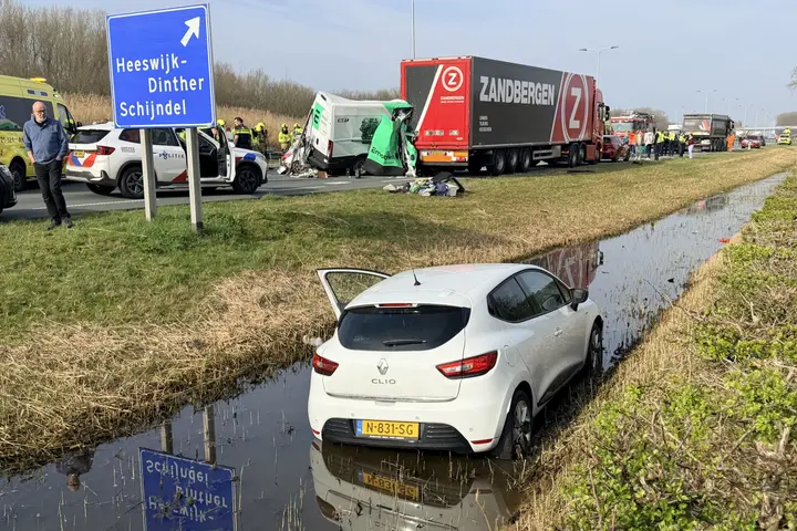 Aanrijding vrachtwagen Heeswijk-Dinther