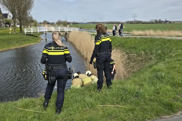 Persoon ter water Bunschoten-Spakenburg