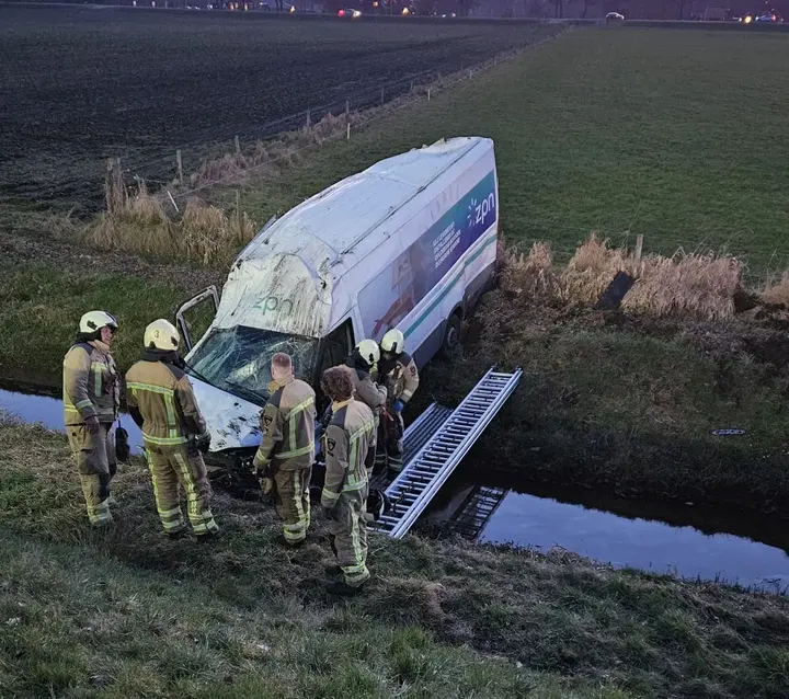 Busje over de kop N34