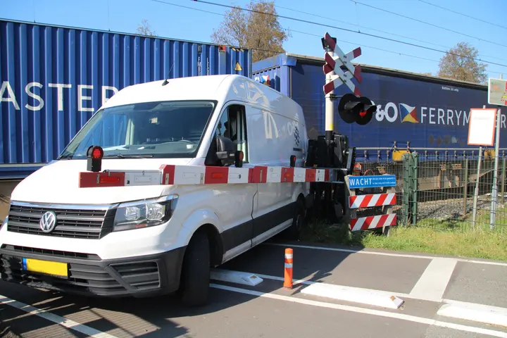 Ongeval trein en bestelbus Dordrecht