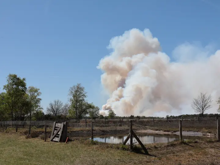 Grote brand op oefenterrein defensie, Prins Frederikweg in 't Harde