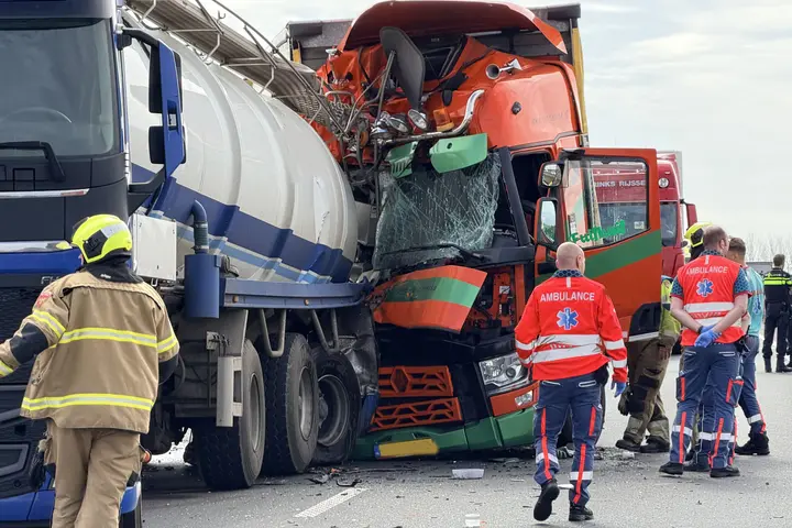 Ongeluk vrachtwagens Veghel 