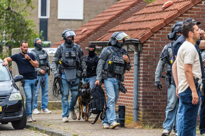 Arrestatieteam haalt verwarde man uit woning Sprang-Capelle