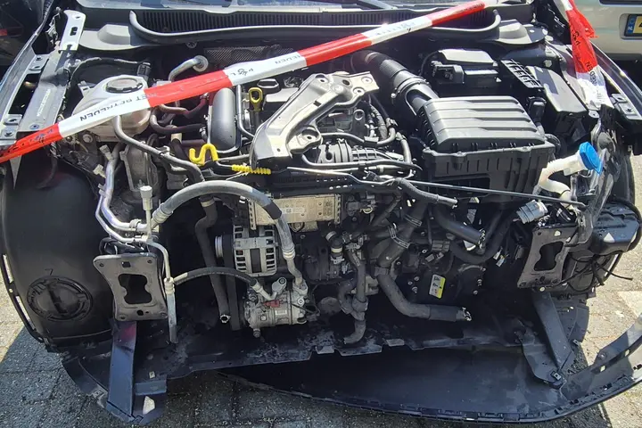 Auto gestript Nieuw-Vennep