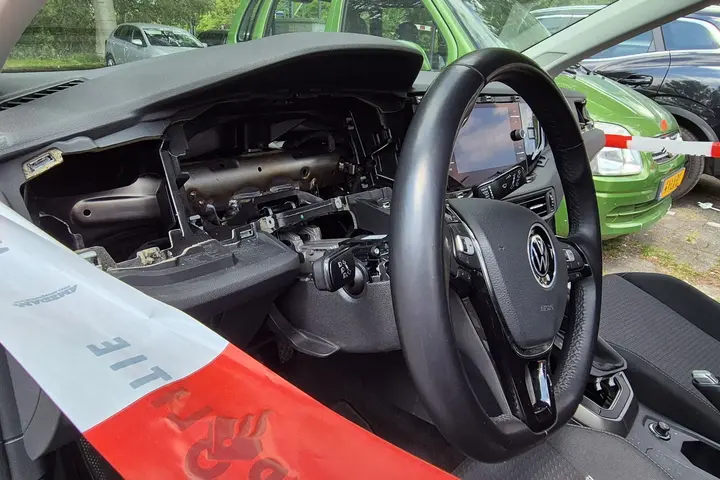 Auto gestript Nieuw-Vennep