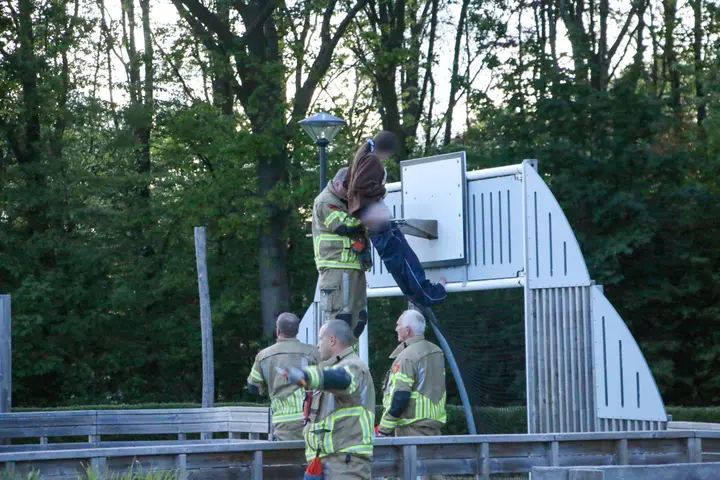 Brandweer bevrijdt kind Noordwijk