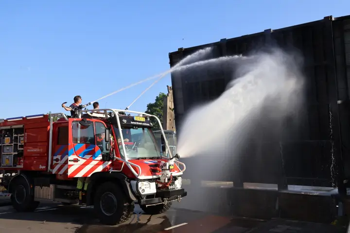 Morgen code rood in heel Nederland: KNMI waarschuwt voor extreme hitte