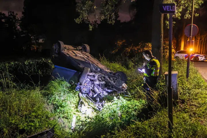 Ongeval auto boom 2