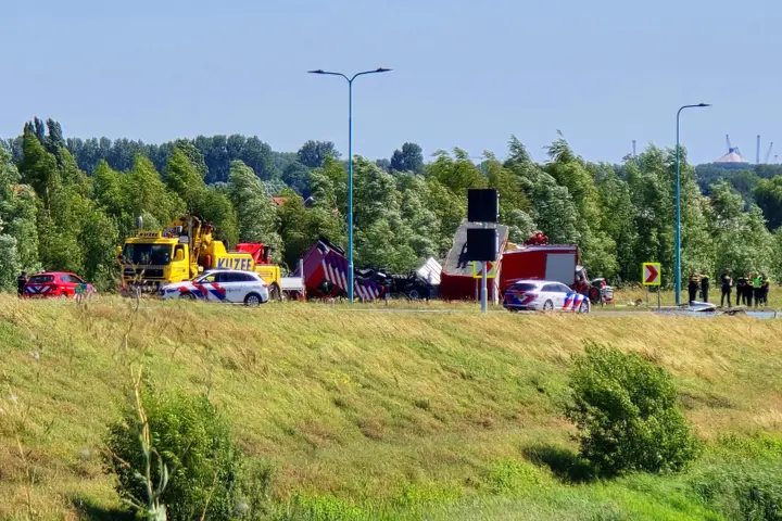 Brandweerwagen in stukken na ongeval2