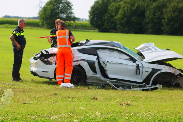 Ongeval tollebeek Ford Mustang kreukel