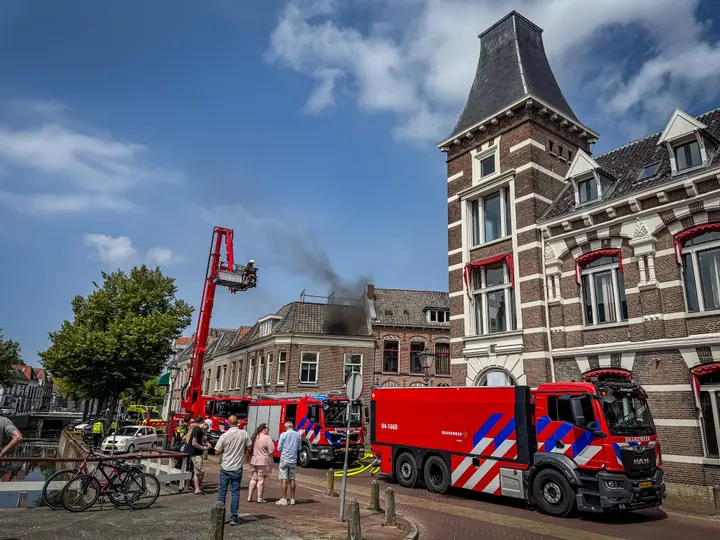 Woningbrand_aan_de_Burgwal_in_Kampen_