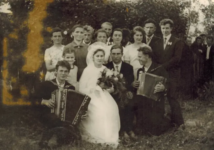 1966 m vestuves raitininku k varenos r is sadausku seimos albumo scaled