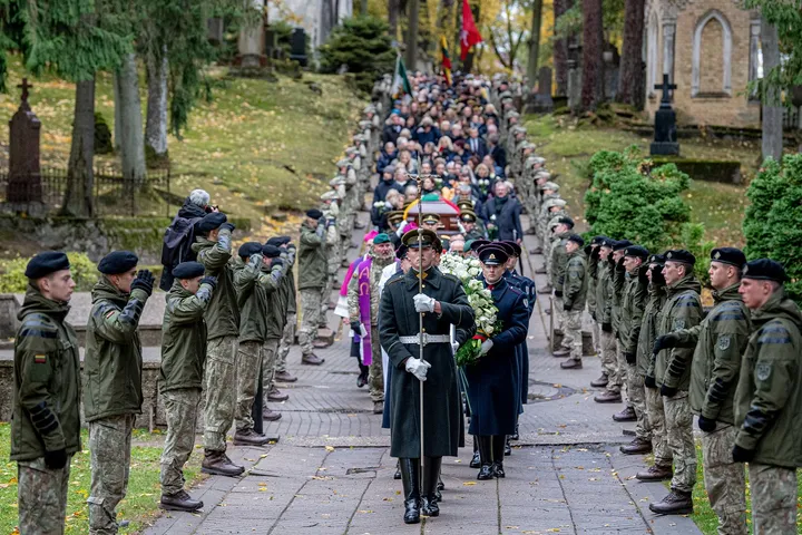 2023 10 21 piet lietuvos partizan vado plk juozo vitkaus kazimieraiio laidotuvi ceremonija 53273256027 o
