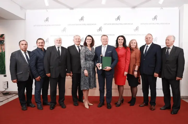 alytaus rajono savivaldybes atstovai su energetikos viceministre d garbaliauskaite penkta is kaires apdovanojimu ceremonijoje