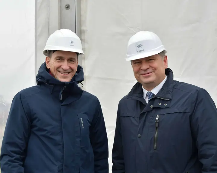 ministras d kreivys kaireje ir meras a vrubliauskas praejusi rudeni apziurejo elektros tinklu pastote scaled