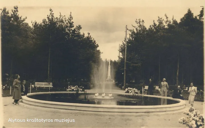 Fontanas, apie 1939 m.