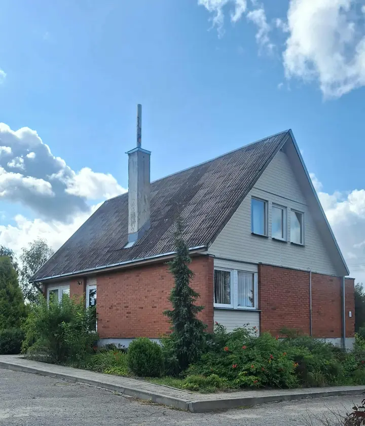 Buvęs Alovės seniūnijos pastatas