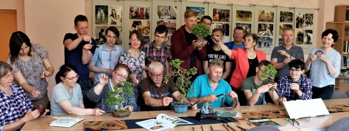 Mokomės formuoti bonsai medelius