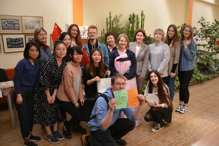 Studentai iš Japonijos, Korėjos ir Kinijos