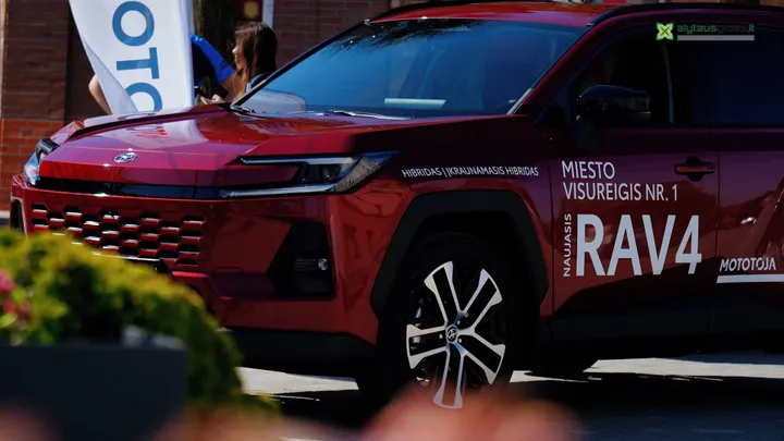 Pristatytas naujasis „Toyota Rav 4"