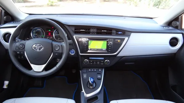 Interni Auris Touring Sports 2013