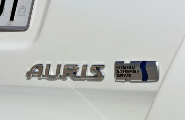 NEW AURIS HYBRID TOURING SPORTS