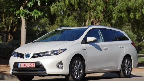 Toyota Auris Touring Sports 2013