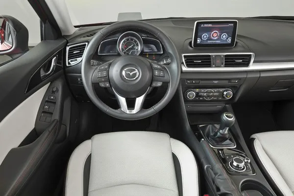 2013 nuova mazda3 003