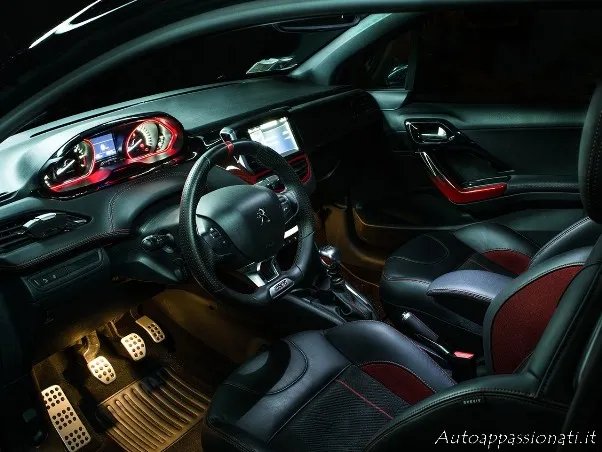 Peugeot 208 GTi Interni Volante