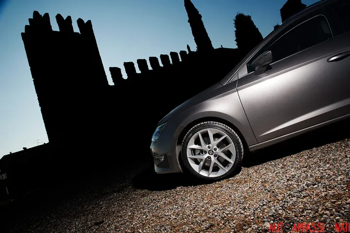 Seat LeonST dic13 02