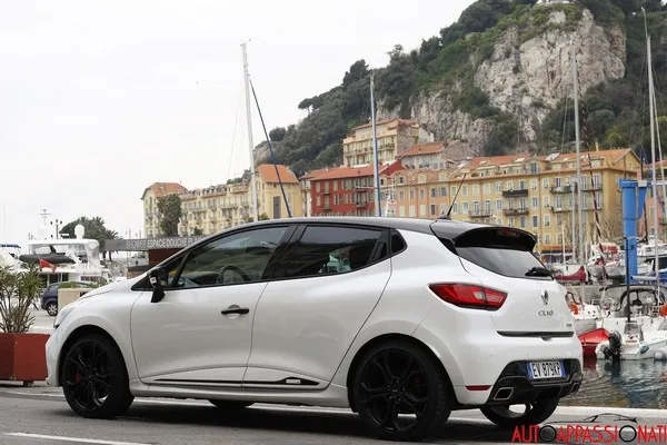 Clio 02
