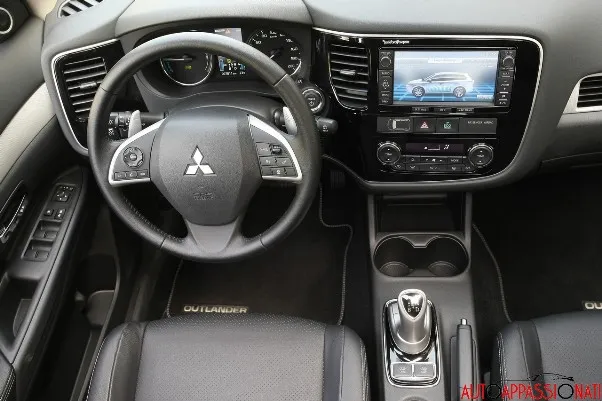 Outlander PHEV 02