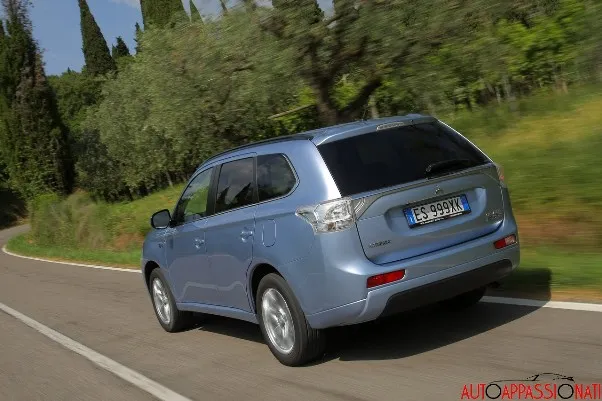 Outlander PHEV 03