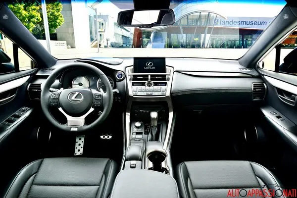 Lexus NX 03