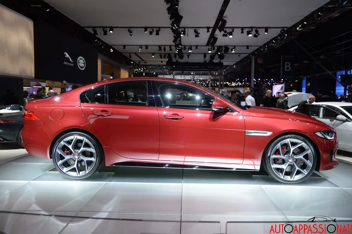 Jaguar XE 002