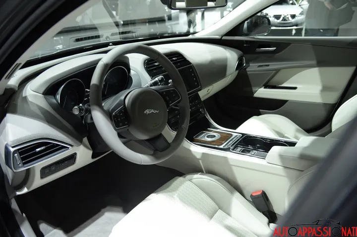 Jaguar XE 003