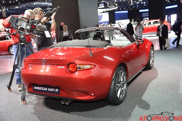 Nuova Mazda Mx-5 al Salone di Parigi