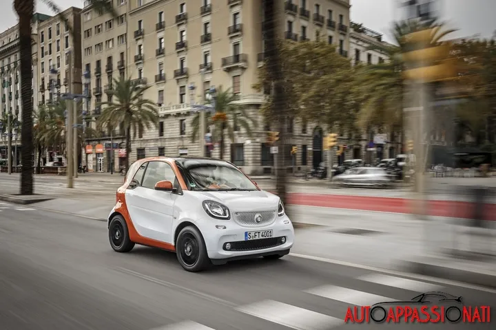 smart fortwo 2015 in action