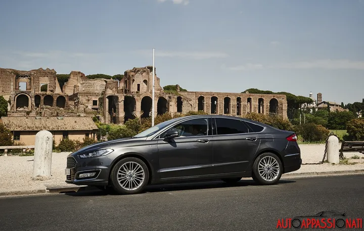 Ford Mondeo Vignale 0004