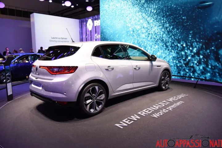 renault salone francoforte 2015t 02