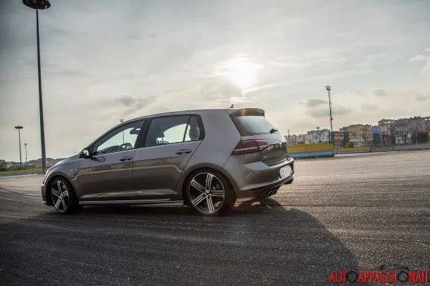 VW Golf R 12