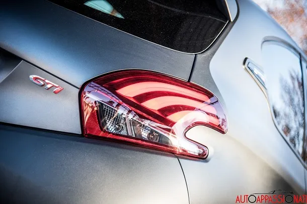 208 GTi by Peugeot Sport 10