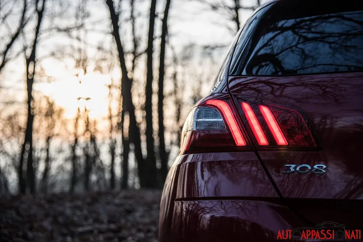 Peugeot 308GTi07