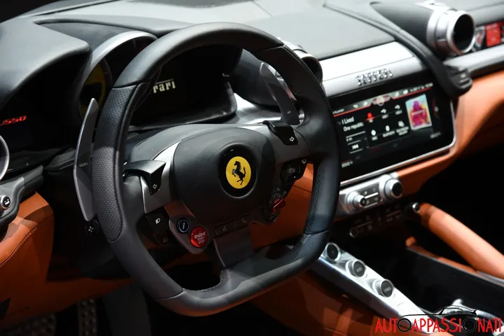 Ferrari GTC4Lusso Interni 