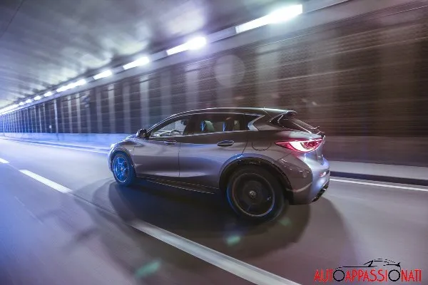 INFINTI Q30 int2