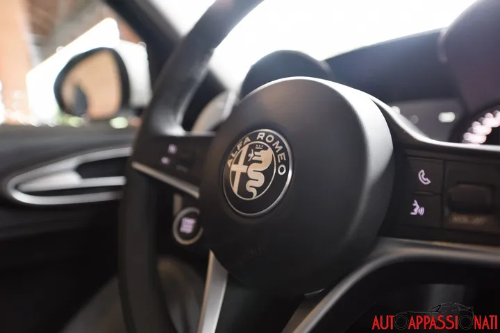 Alfa Romeo Giulia logo