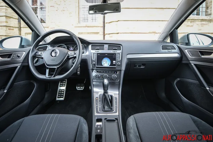 Golf alltrack 01
