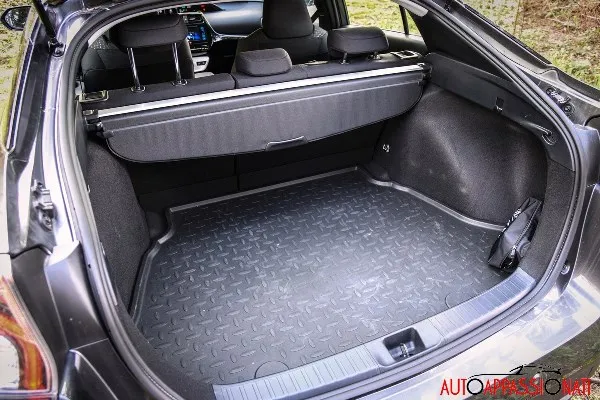toyota prius int3