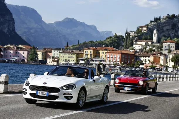 160608 Fiat 124 Spider 01