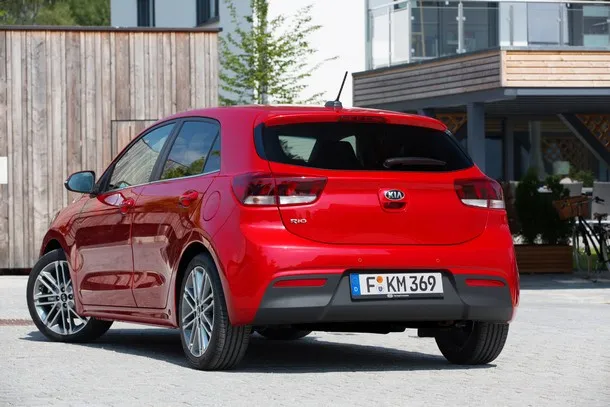 KiaRio2017Rear